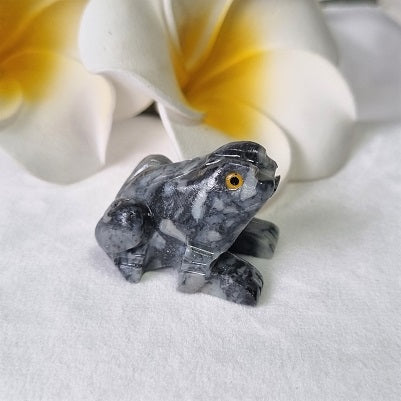Dolomite Grey Frog - (ID: cra55)