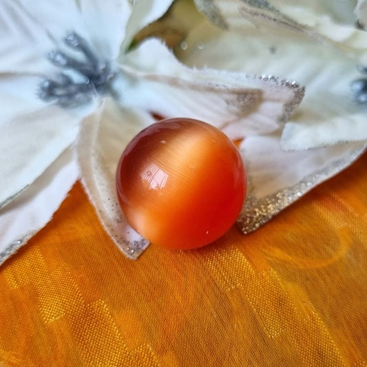 Red Cats Eye Sphere – mini – (ID: crf45)