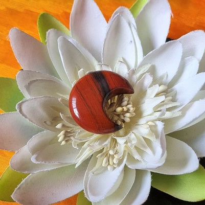 Red Jasper Moon – mini - (ID: crf85)