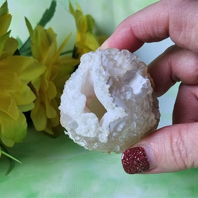 Chalcedony Geode – (ID: crn138)