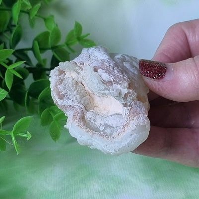 Chalcedony Geode – (ID: crn139)