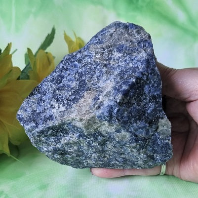 Blue Quartz Piece – (ID: crn170)