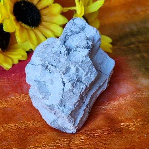 White Howlite - (ID: crn33)