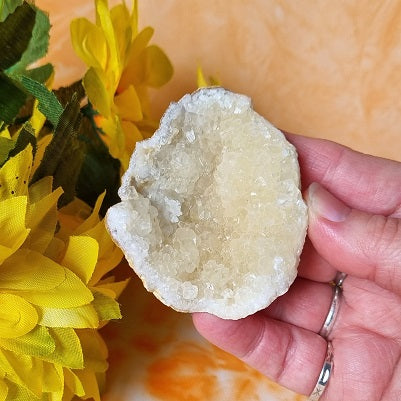 Chalcedony Geode - (ID: crn39)