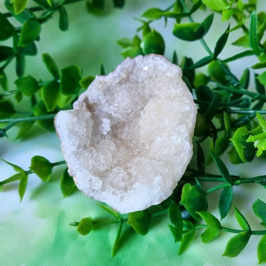 Chalcedony Geode - (ID: crn39)