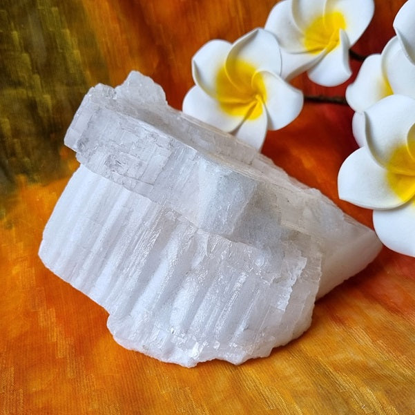 White Calcite – (ID: crn46)