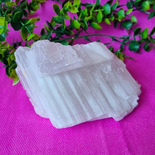 White Calcite – (ID: crn46)