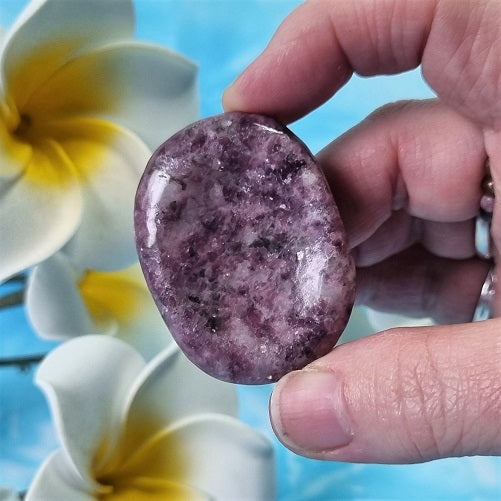 Lepidolite Thumbstone – (ID: crp100)