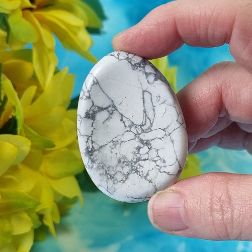 White Howlite Thumbstone – (ID: crp78)