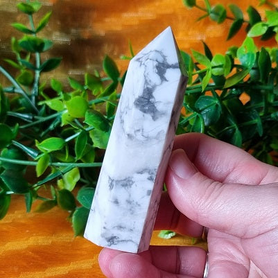 White Howlite Point - (ID: crp89)