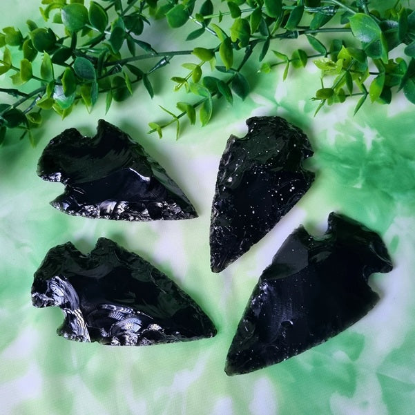 Black Obsidian Arrowheads – medium - (ID: cra2)