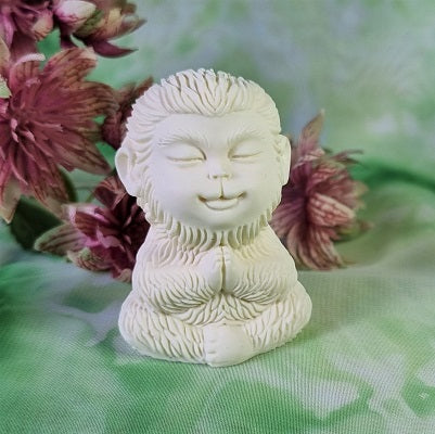 Nut Ivory Meditating Monkey – (ID: cra40)