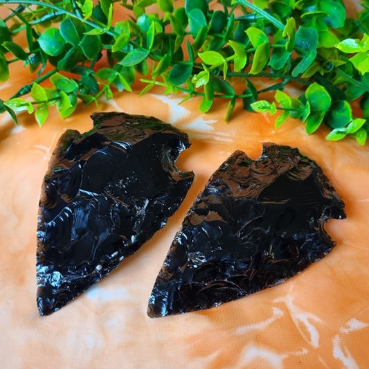 Black Obsidian Arrowheads – large - (ID: cra60)