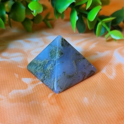 Green Moss Agate Pyramid – (ID: crf1)