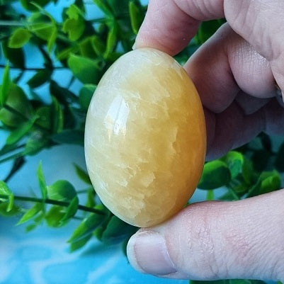 Yellow Calcite Egg – (ID: crf58)