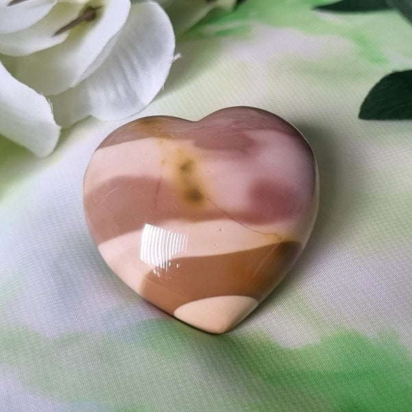 Mookaite Heart – (ID: crf65)