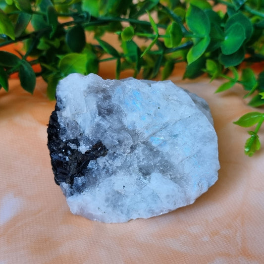 Rainbow Moonstone – (ID: crn42)