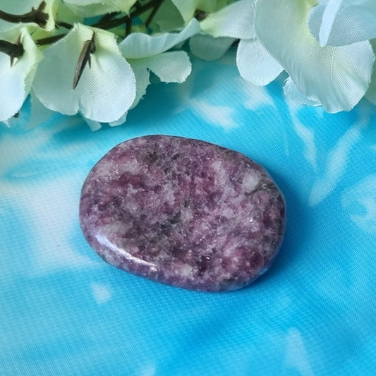 Lepidolite Thumbstone – (ID: crp100)