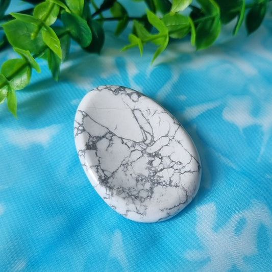 White Howlite Thumbstone – (ID: crp78)