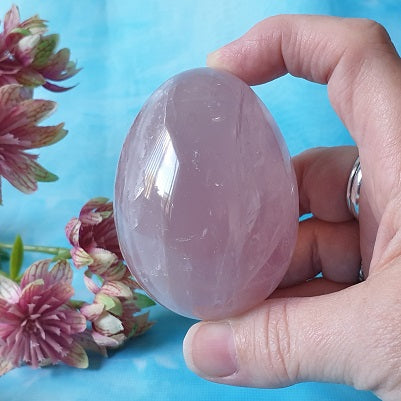 Rose Quartz Egg – (ID: crf52)