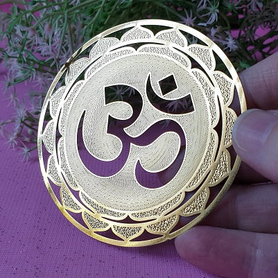 Om Mandala – small (gold plated) - (ID: sg20)